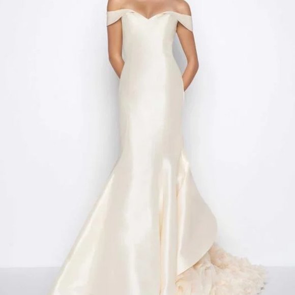 Mac Duggal Dresses & Skirts - Formal Gown